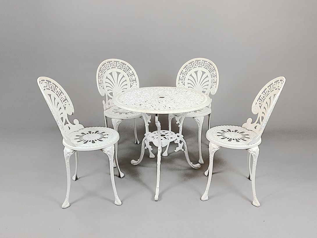 Foto Ornate White Metal Garden Table h65x72