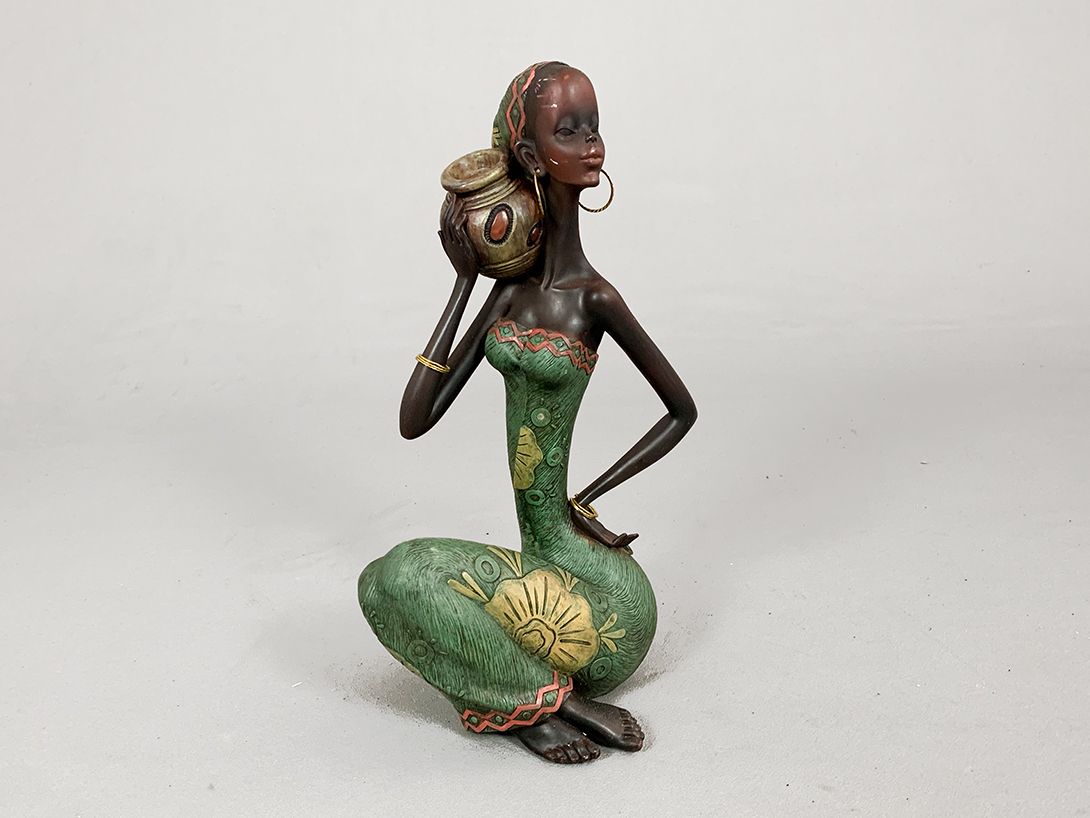 Foto Green African Lady with Bowl
