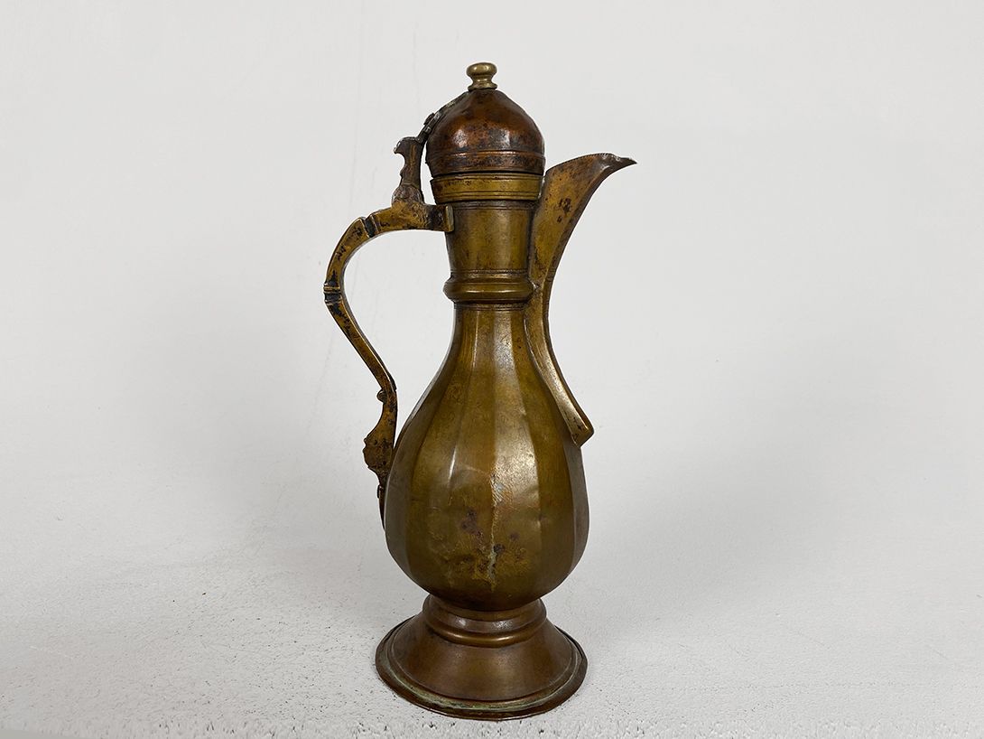 Foto Oriental Metal Jug h32x14x13