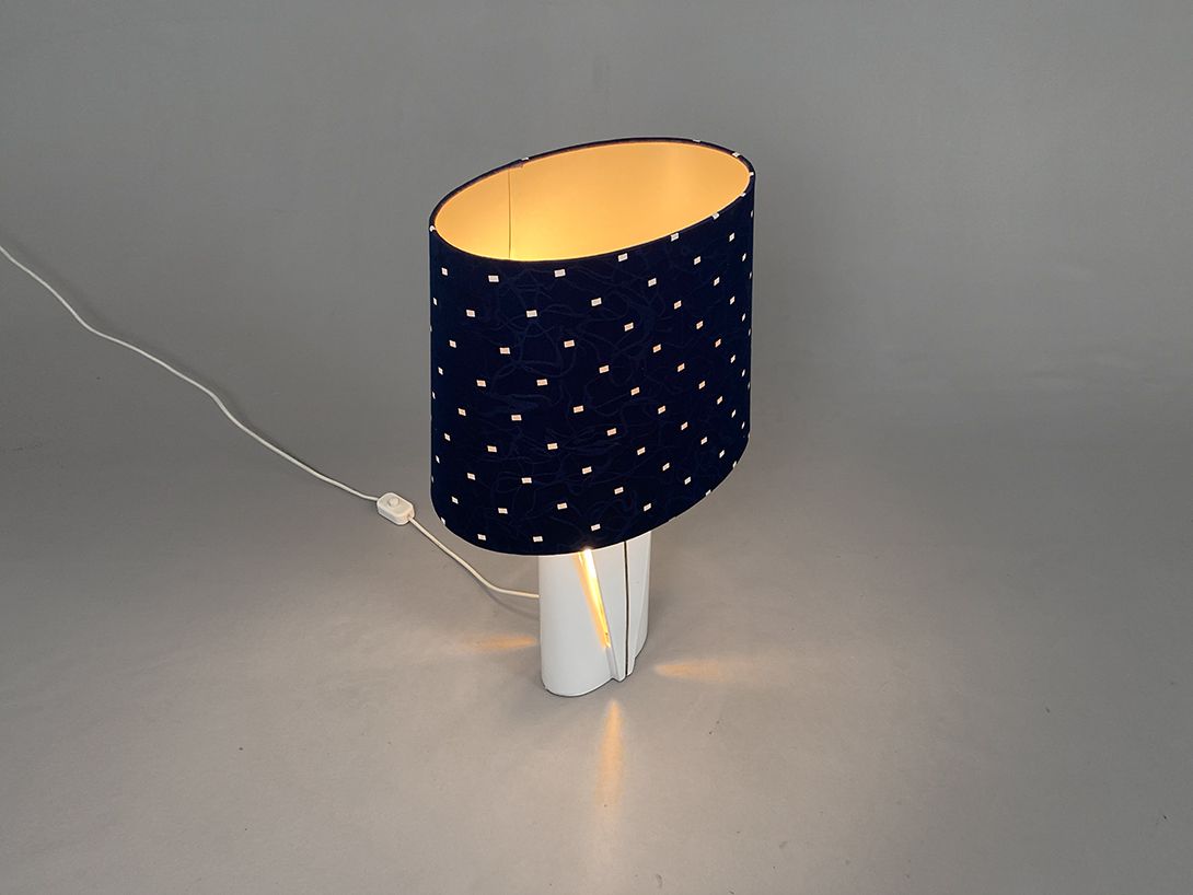Foto Table Lamp with White Translucent Organic Ceramic Stand Hamburg 1979 h70