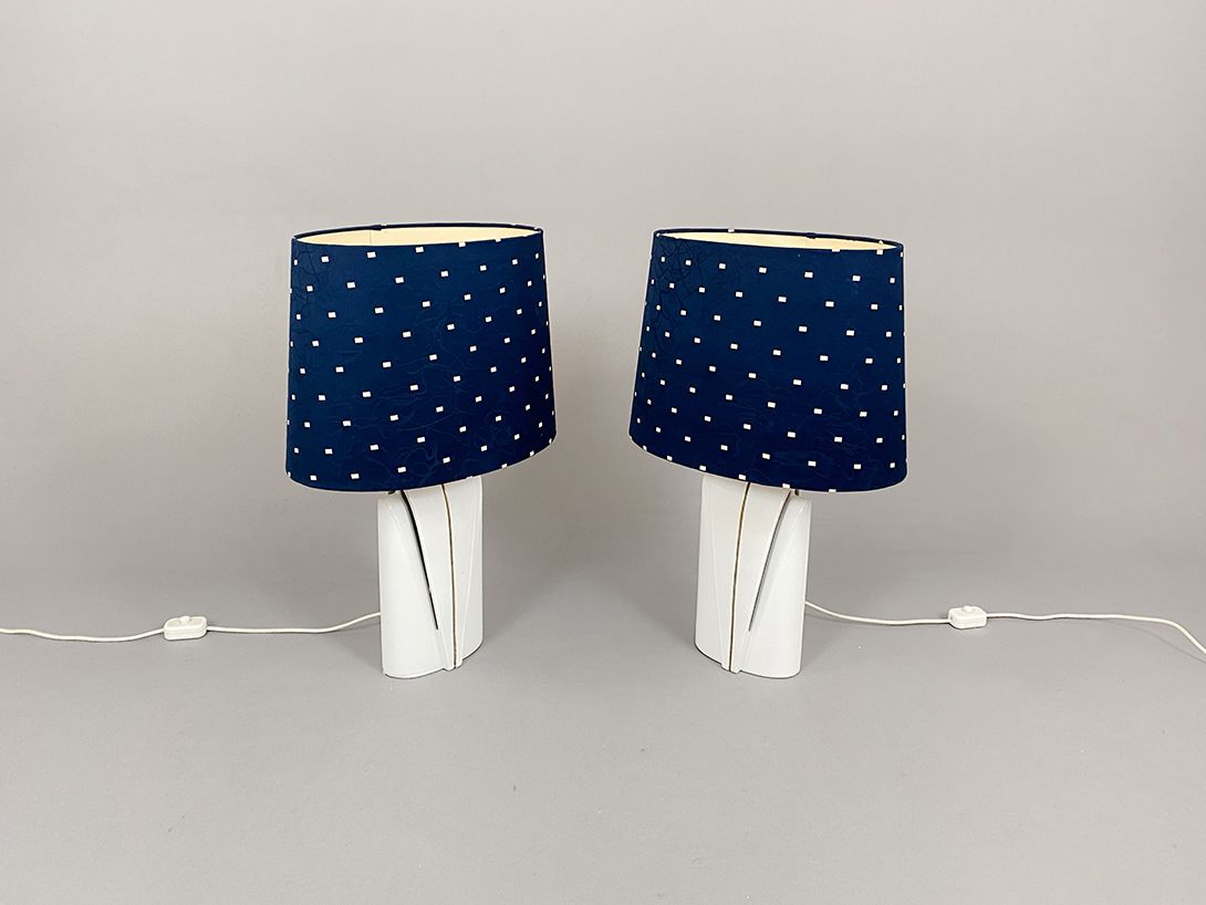 Foto Table Lamp with White Translucent Organic Ceramic Stand Hamburg 1979 h70