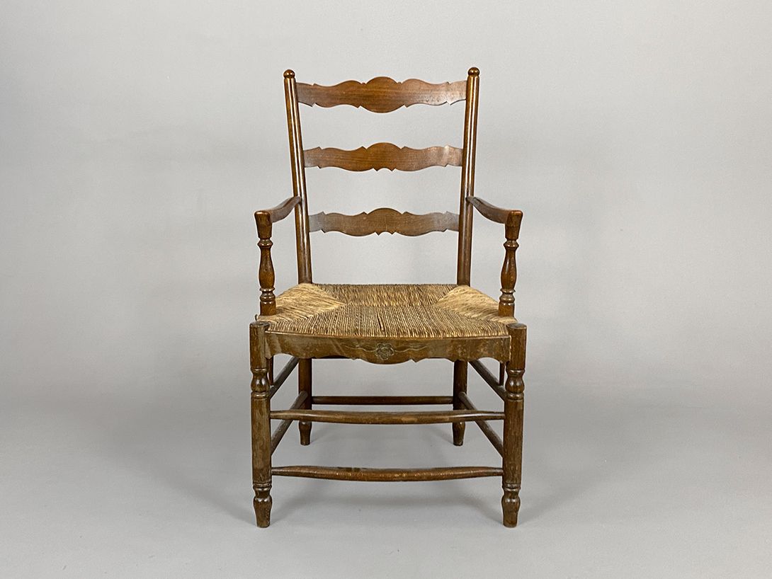 Foto Rustic Wooden Armchair with Woven Cord Seat Münster 1876