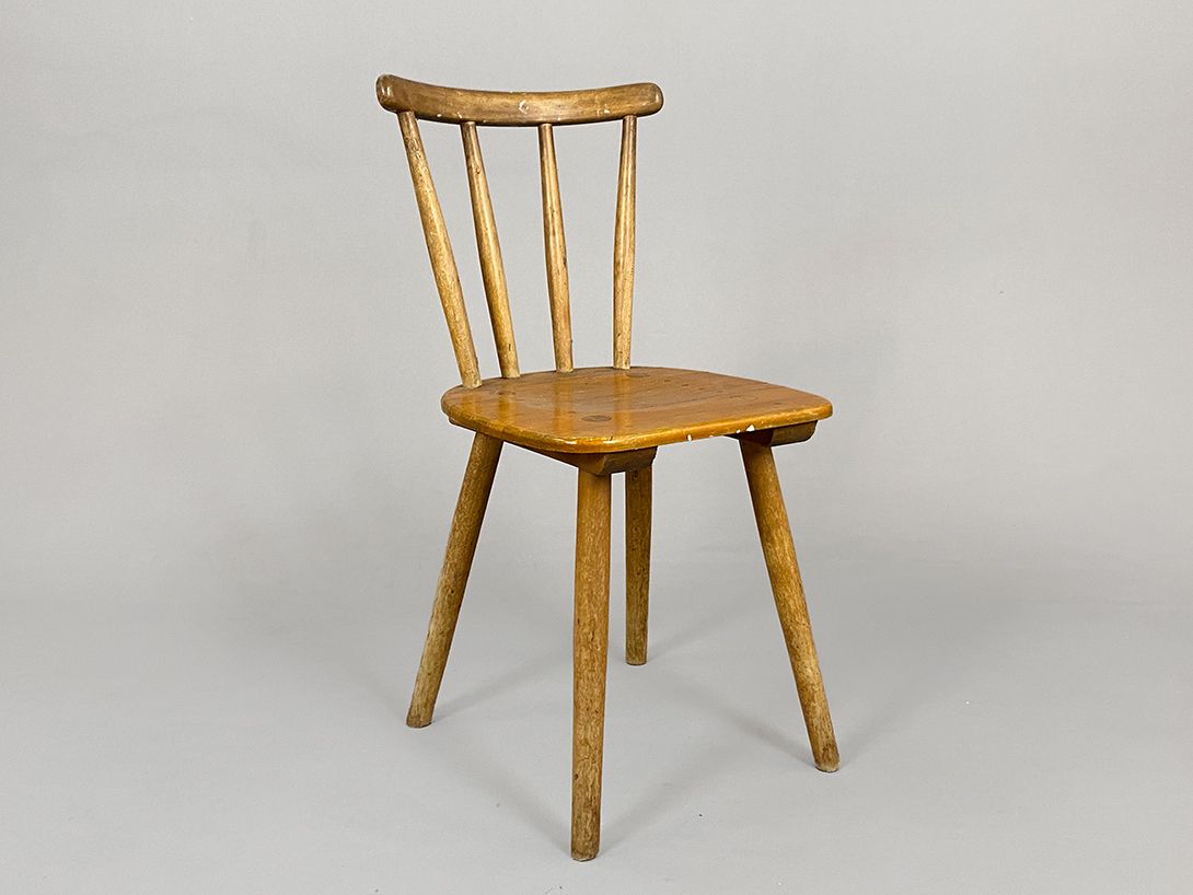 Foto Wooden Farmer Kitchen Chair with Braces in Back Würzburg 1910