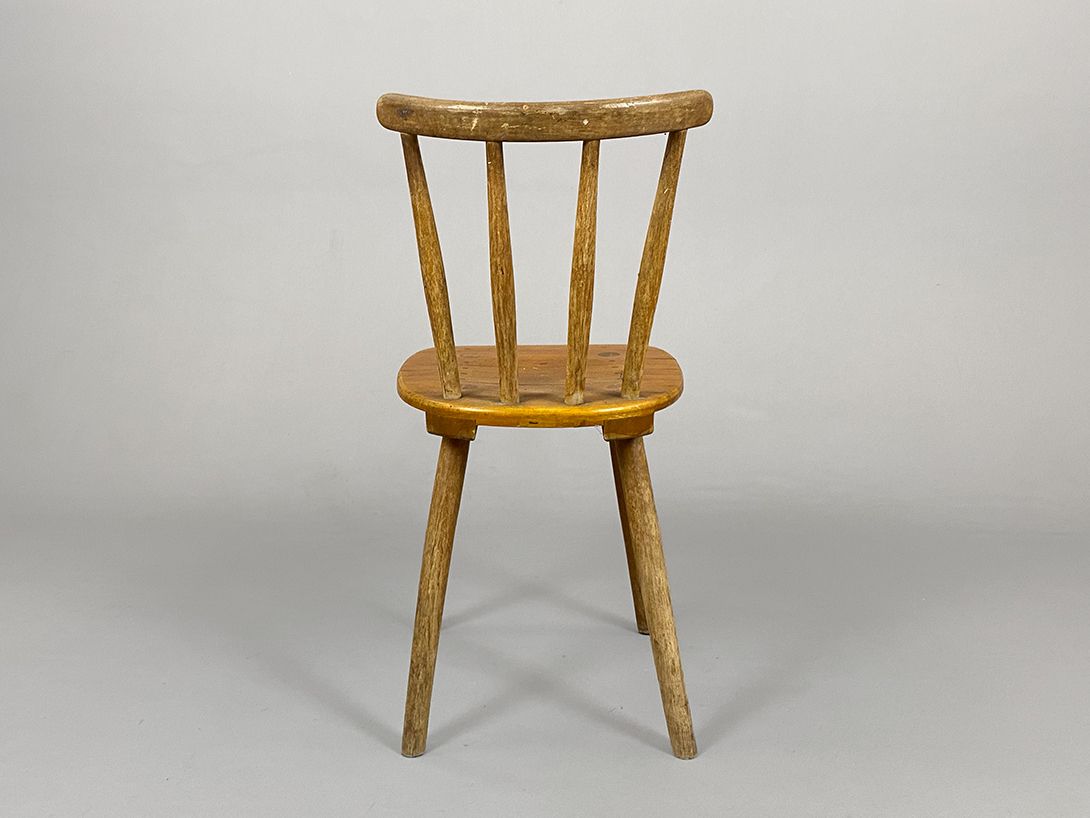 Foto Wooden Farmer Kitchen Chair with Braces in Back Würzburg 1910