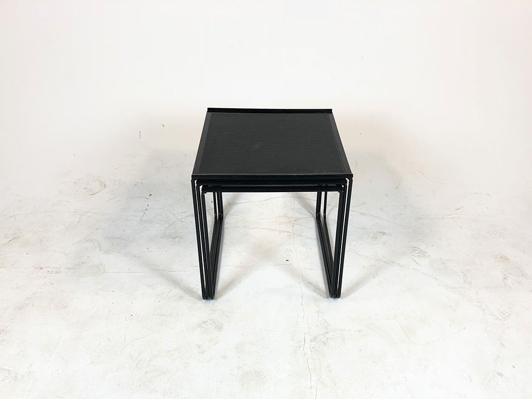 Foto Black Metal Grid Nesting Tables h44x50x44