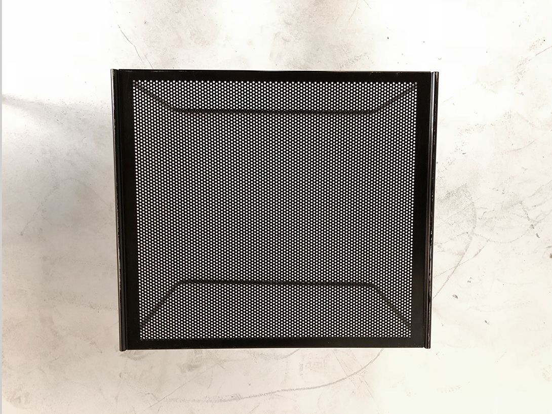 Foto Black Metal Grid Nesting Tables h44x50x44