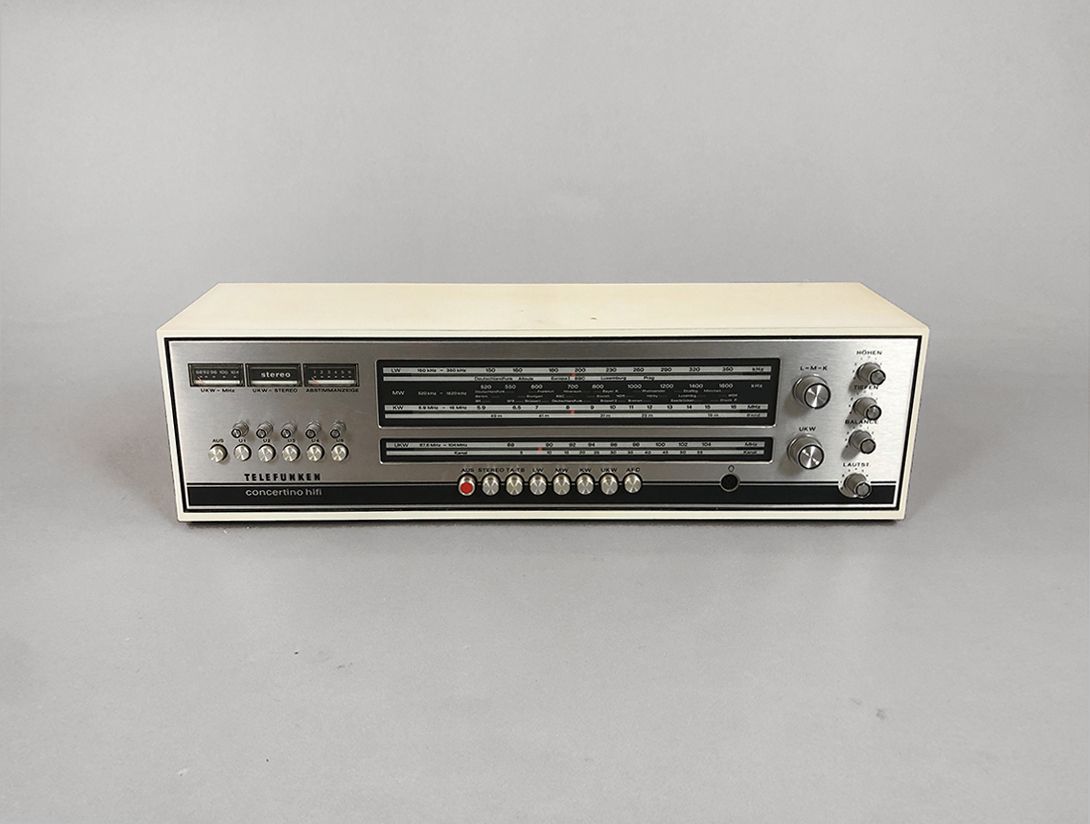 Foto Radio Telefunken Concertino 201v 1971  h17x20x62