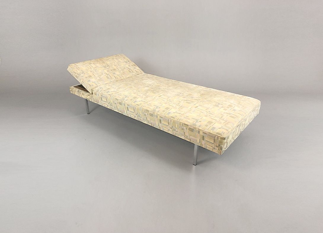 Foto Sofa Daybed Bright Pattern with Variable Head Section Hannover 1978