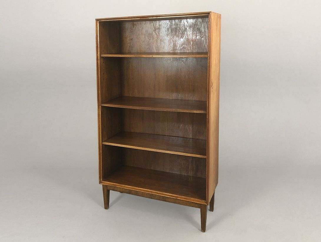 Foto Walnut Bookshelf With Carved Details Bozen 1961 H200