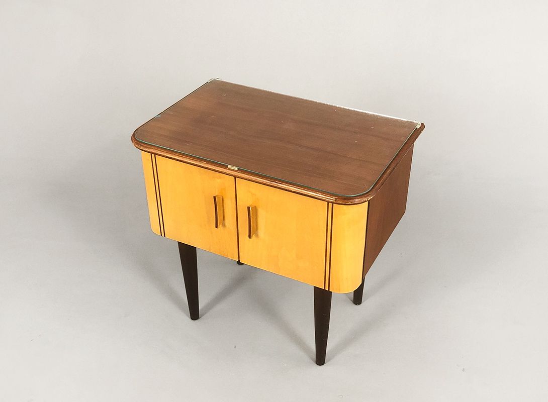 Foto Bedside Table Dresser Small Commode Bingen 1952 h51