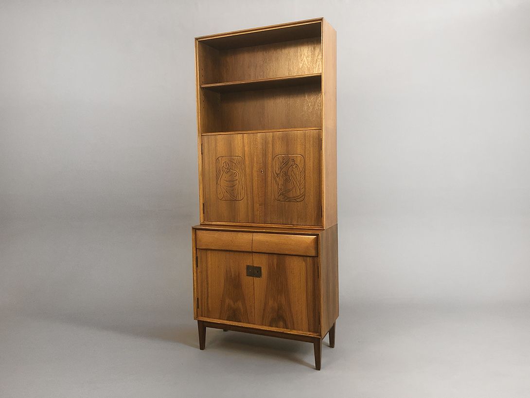 Foto Highboard Walnut Bookshelf with Carved Details Bozen 1961 h200