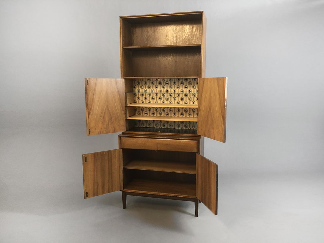 Foto Highboard Walnut Bookshelf with Carved Details Bozen 1961 h200