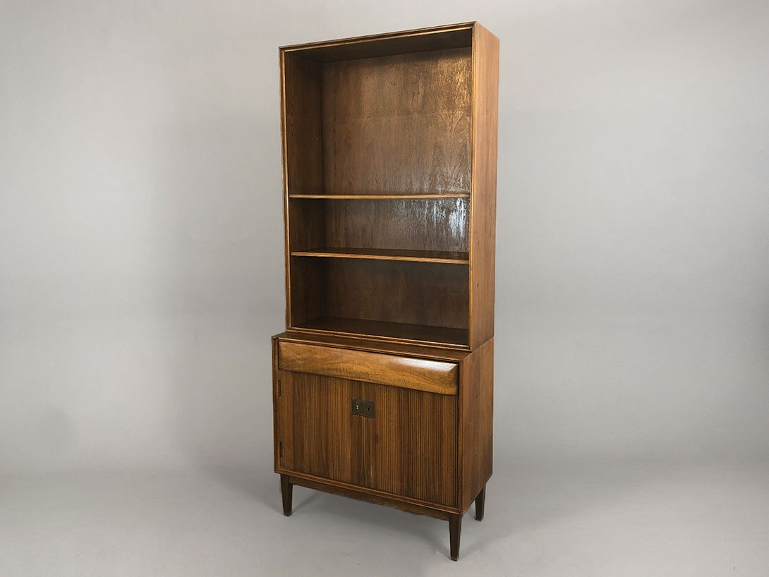 Foto Highboard Walnut Bookshelf with Carved Details Bozen 1961 h200