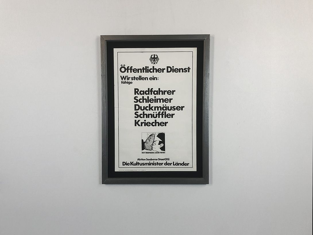Foto Satirical Poster for Public Service in Frame h91 38A14