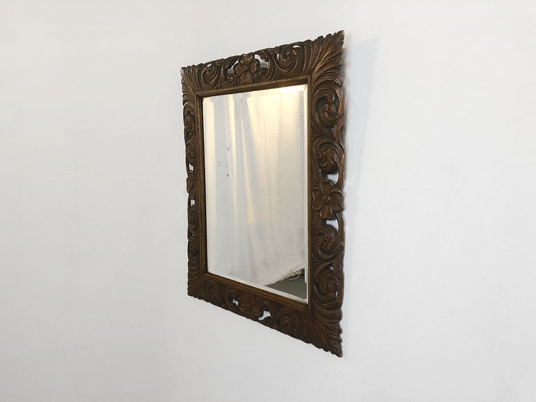 Foto Antique Carved Wooden Mirror