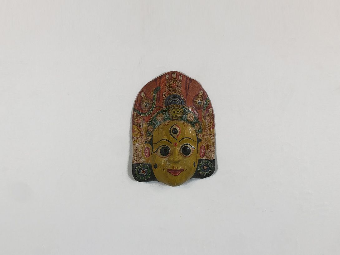 Foto Yellow Hindu Girl Mask