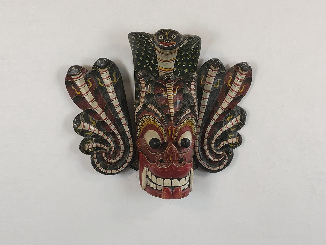 Foto Indonesian Mask with Twelve Snakes