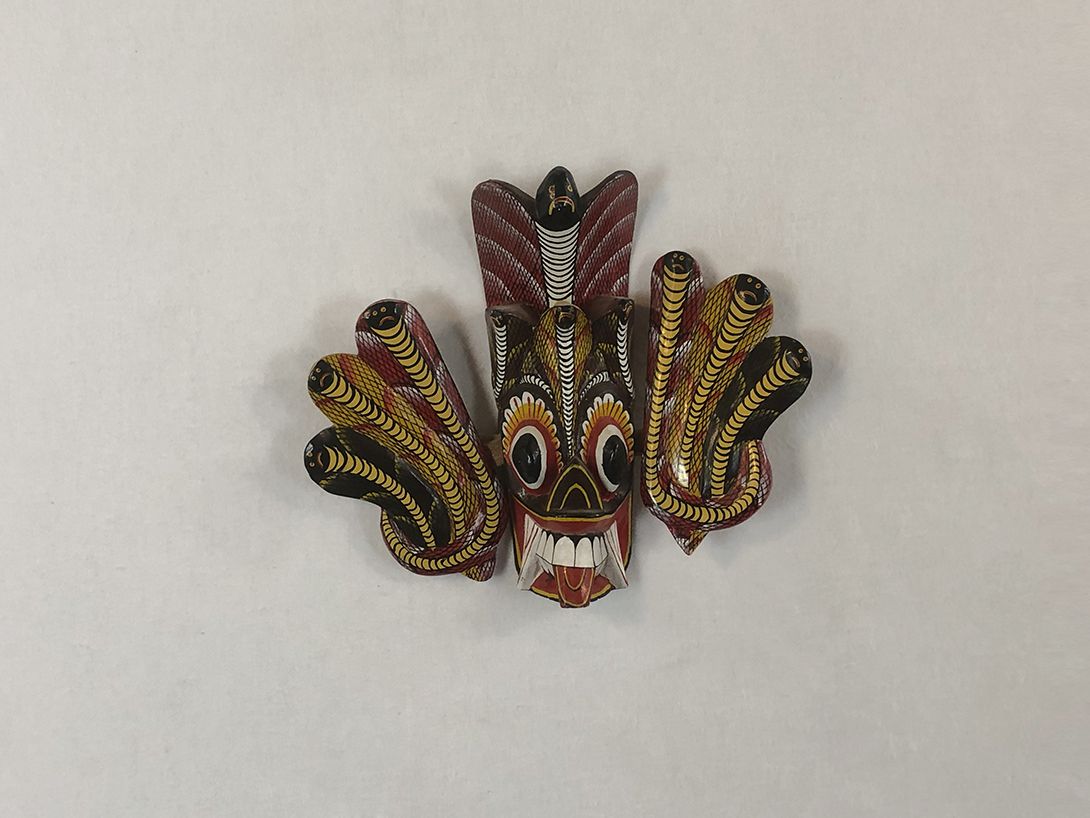Foto Indian Mask with Ten Cobras