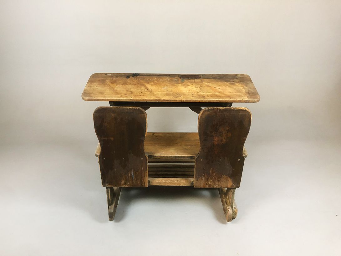 Foto Wooden School Desk Antique 1875