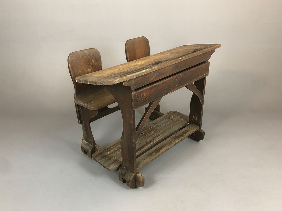 Foto Wooden School Desk Antique 1875