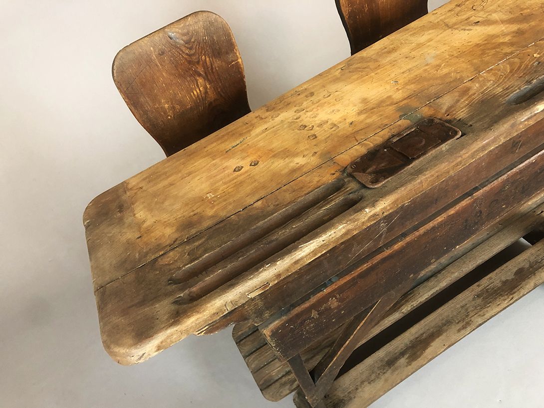 Foto Wooden School Desk Antique 1875