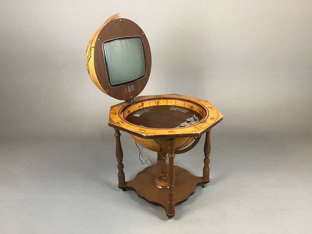 Foto TV integrated in Globus Wündersen s/w-Modell MP 20 from 1967