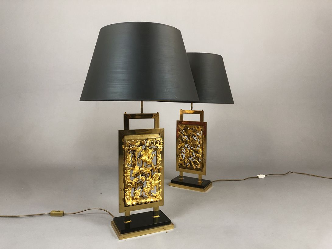 Foto Table Lamp Golden Body and Carved Wooden Paneling Milano 1968 h92 E2