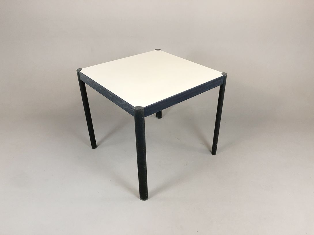 Foto Small Simple Black and White Dining Table h75x80x80