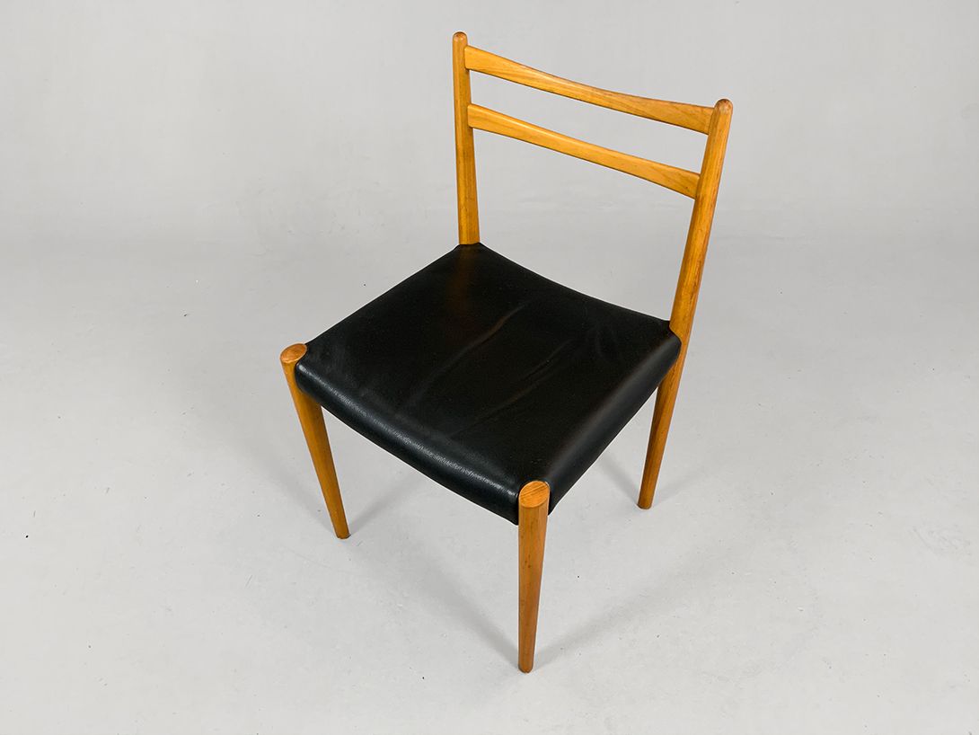 Foto Danish Walnut Dining Chair Leather Seat 1967