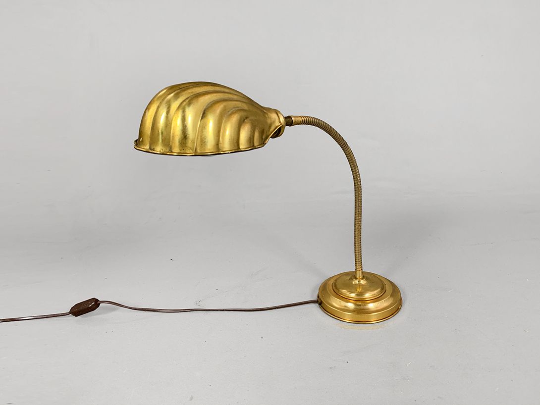 Foto Table Lamp Brass Shell with Swan Neck Chicago 1928 h69