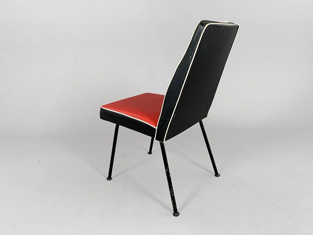 Foto Leatherette Red Vinyl Executive German Chair Metal Base 1958