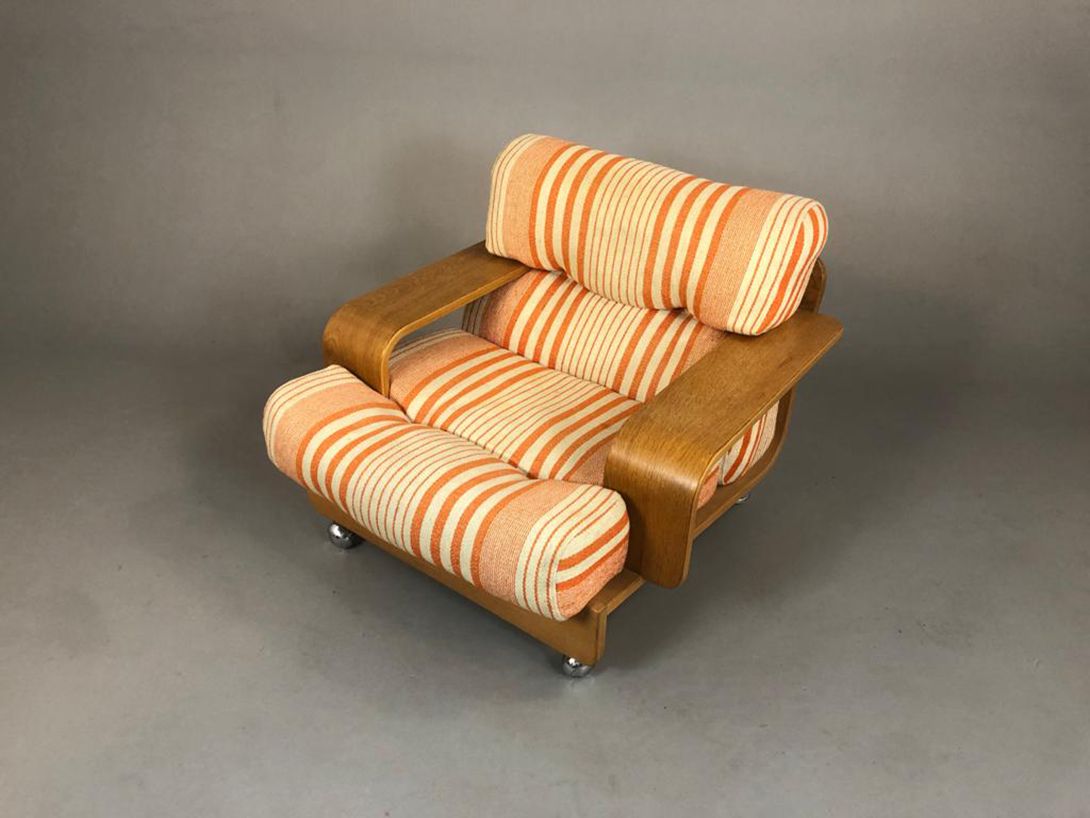 Foto Arne Wahl Iversen for Niels Eilersen Lounge Chair With Striped Vintage Fabric 1964