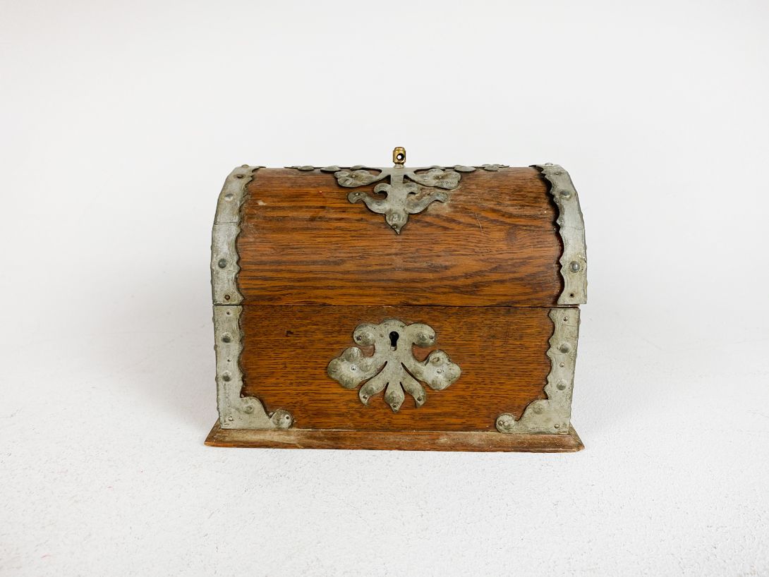 Foto Antique Wooden Chest Mainz 1790