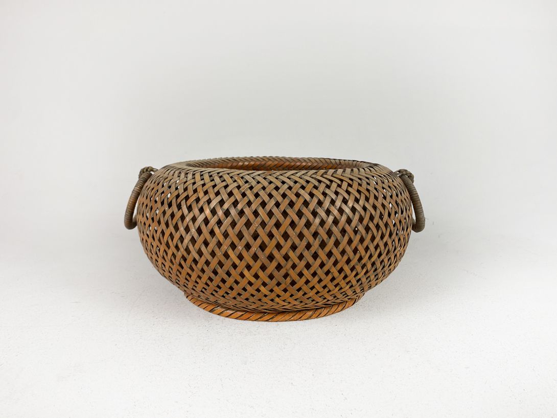 Foto Braided Basket With Ring Handles in Beautiful Shape Venice 1968