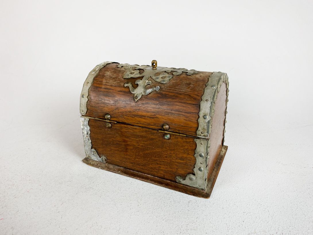 Foto Antique Wooden Chest Mainz 1790