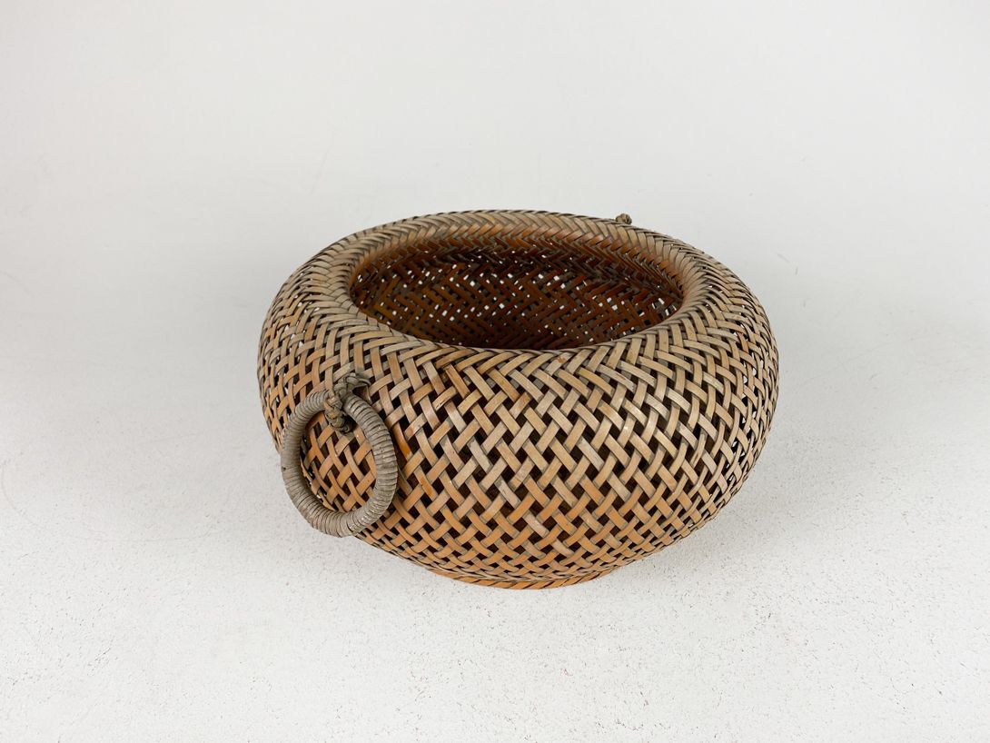 Foto Braided Basket With Ring Handles in Beautiful Shape Venice 1968