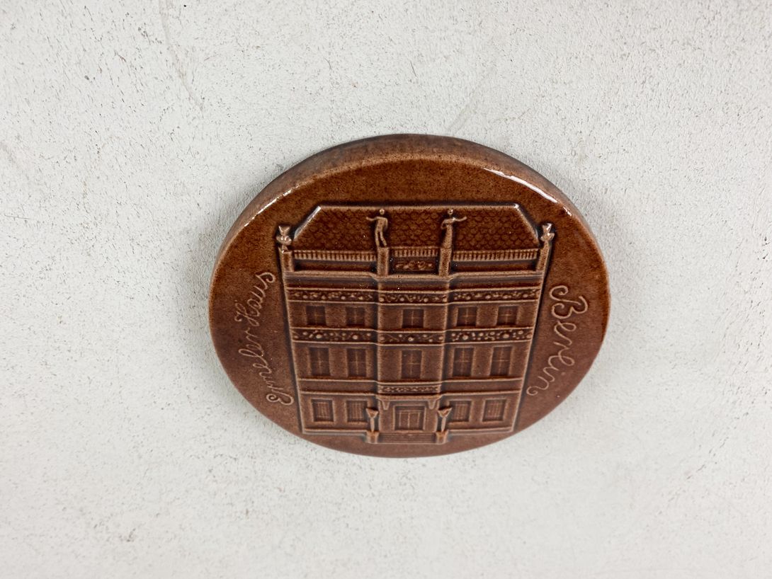 Foto Wall Plate Ceramic Berlin Ermeler Haus Patrician 1968 ø17