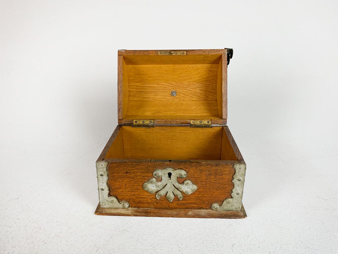 Foto Antique Wooden Chest Mainz 1790