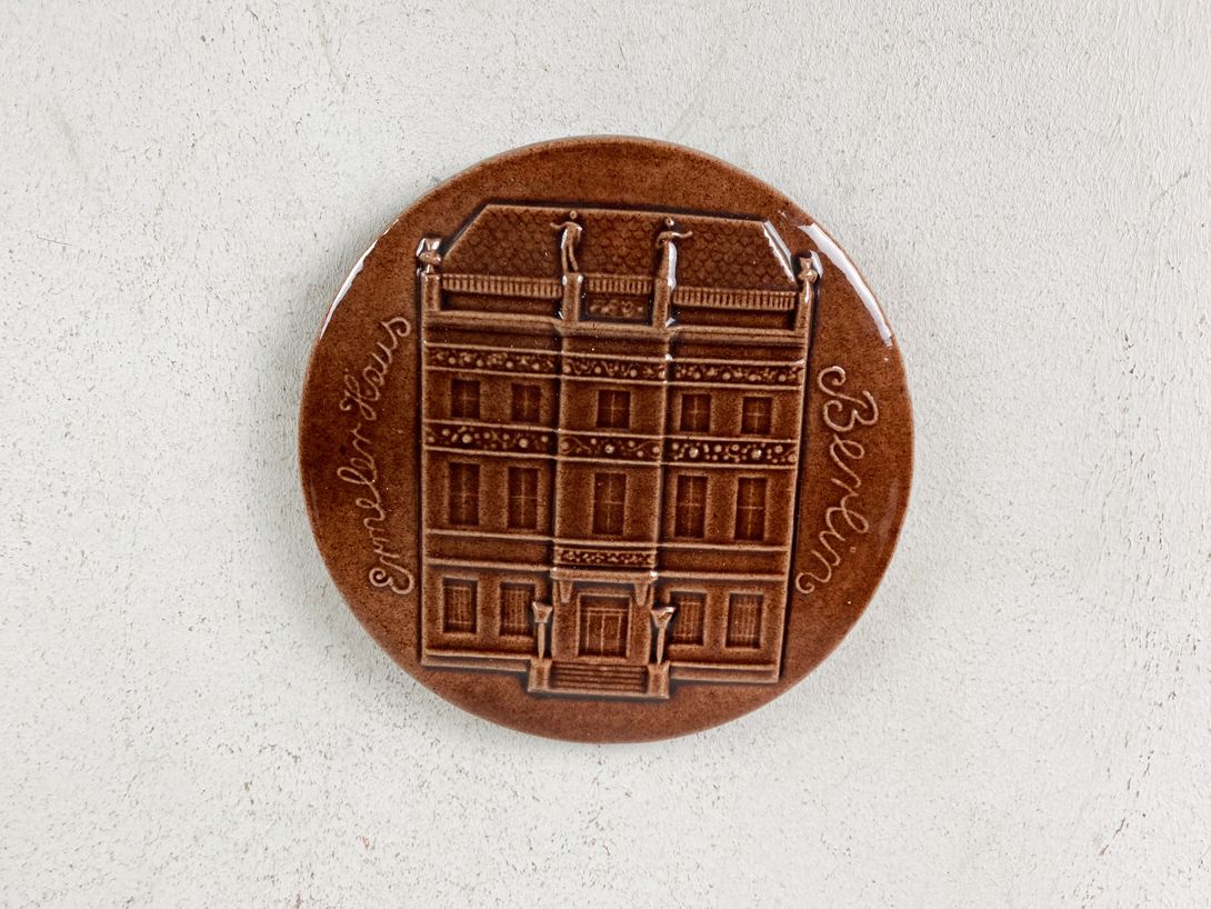 Foto Wall Plate Ceramic Berlin Ermeler Haus Patrician 1968 ø17