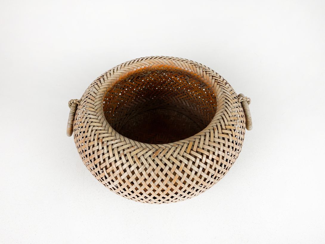 Foto Braided Basket With Ring Handles in Beautiful Shape Venice 1968