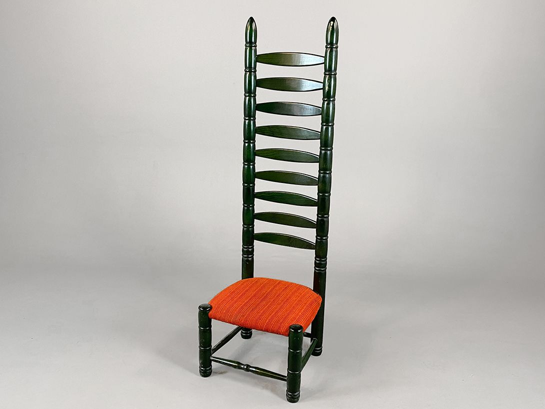 Foto High Back Low Seat Macintosh Style Chair
