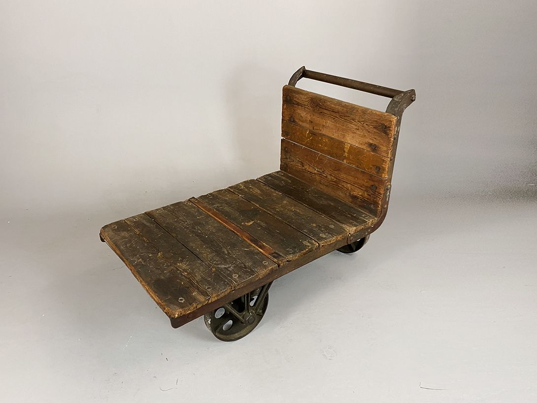 Foto Wooden Ancient Pushcart