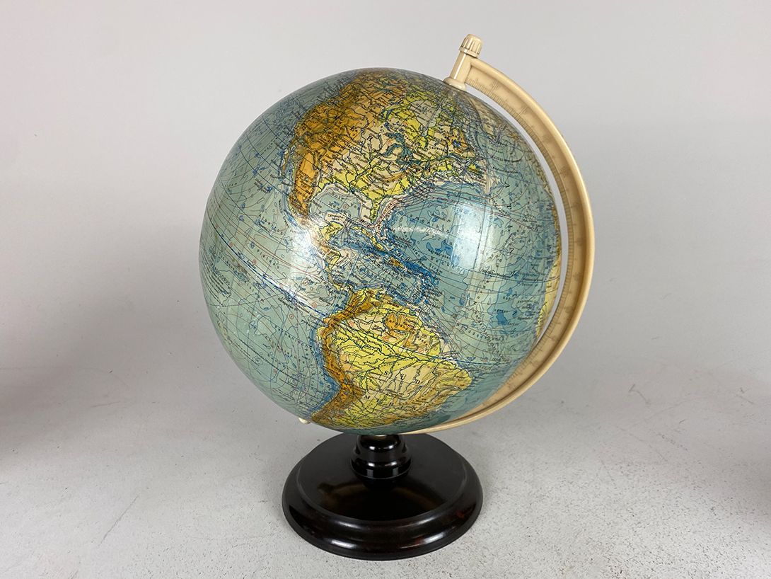 Foto Globe of the Physical World Map