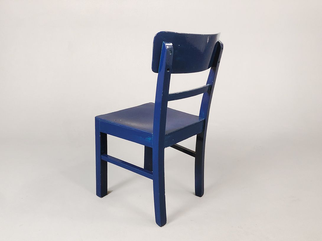 Foto Midnight Blue Wooden School Chair