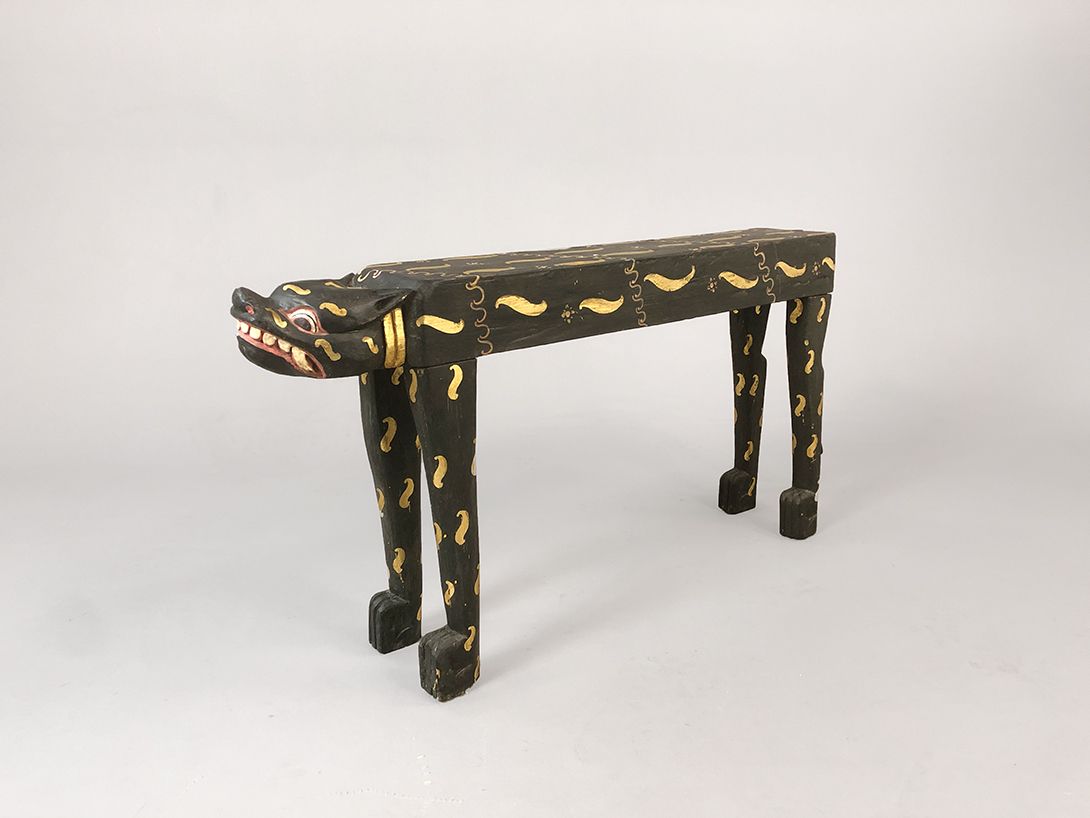 Foto Kenyan Golden Patterned Dog Bench