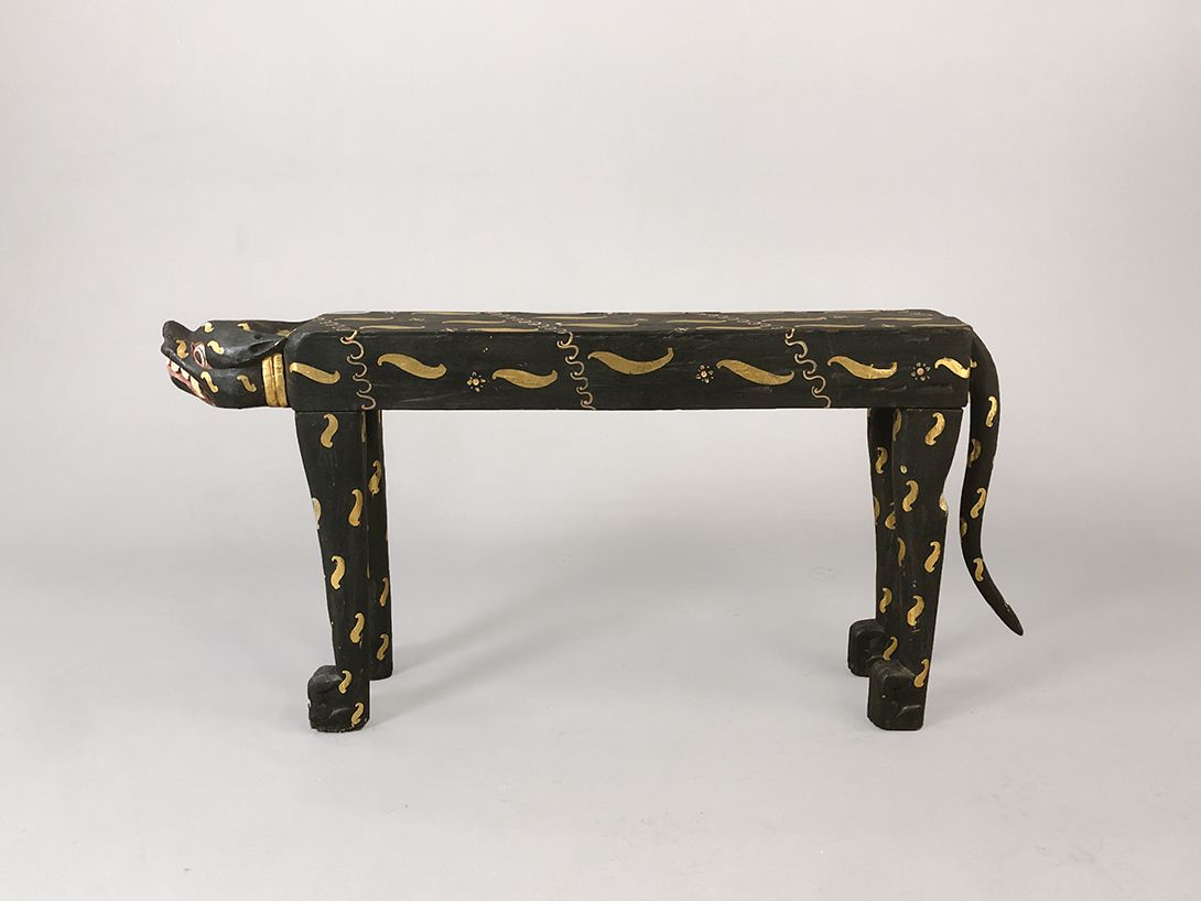Foto Kenyan Golden Patterned Dog Bench
