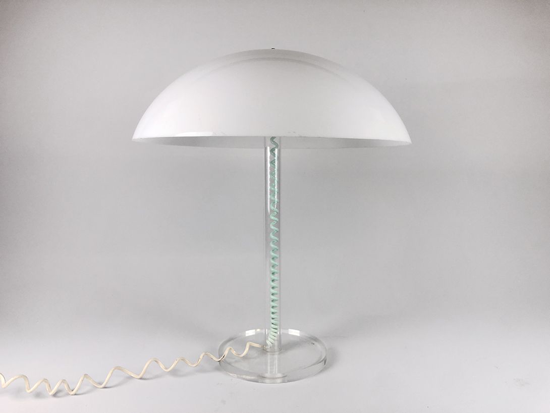 Foto See-Through Plexi Table Lamp with White Shade and Curly Wire h67