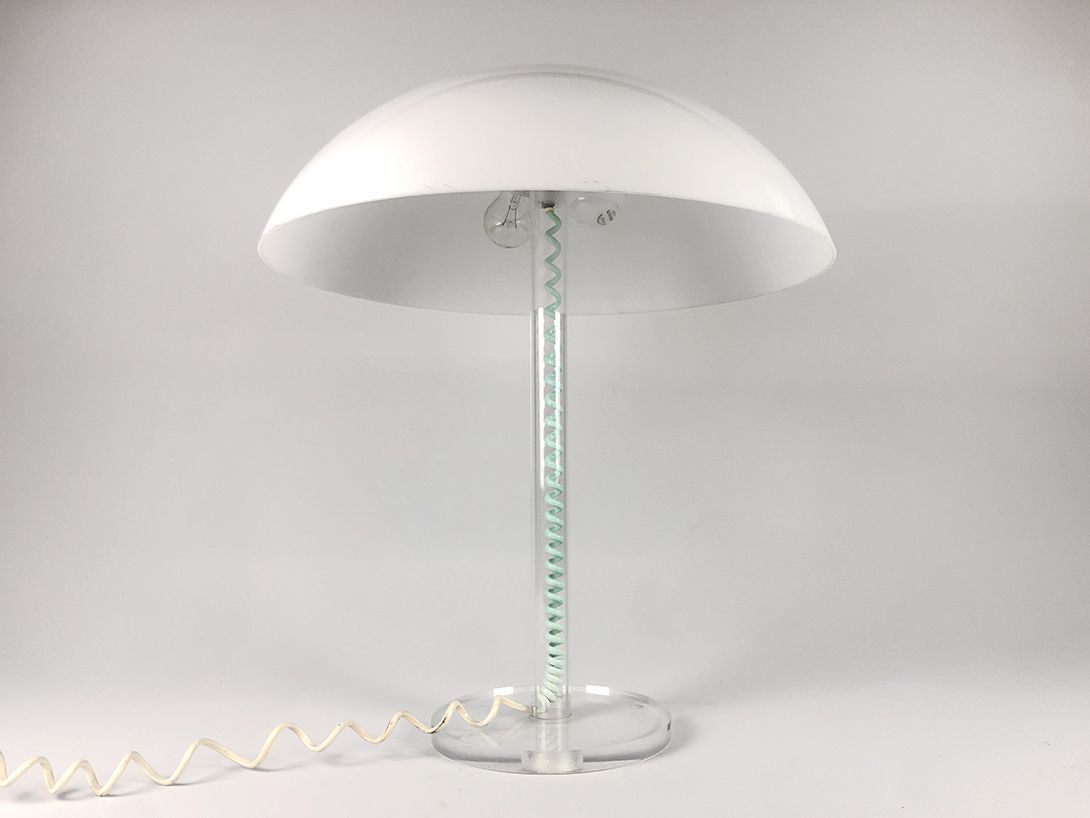 Foto See-Through Plexi Table Lamp with White Shade and Curly Wire h67