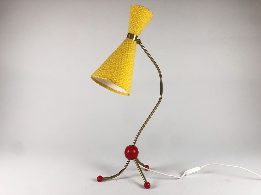 Foto Brass Tripod Table Lamp with Yellow Shade and Red Balls 1953 h70