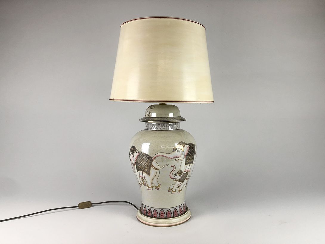 Foto Large Porcelain Table Lamp with Elephant Design h81
